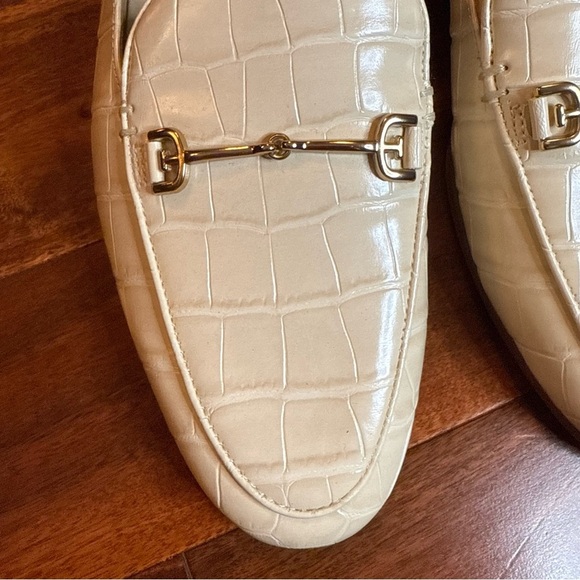 Sam Edelman Cream and Gold Flats with Textured Design - Picture 4 of 12